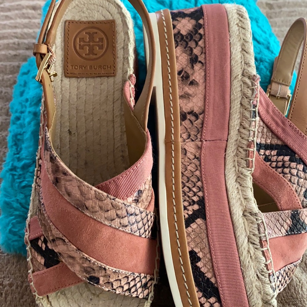 Beautiful Tory Burch Platform sandal pink with suede-snake skin accents